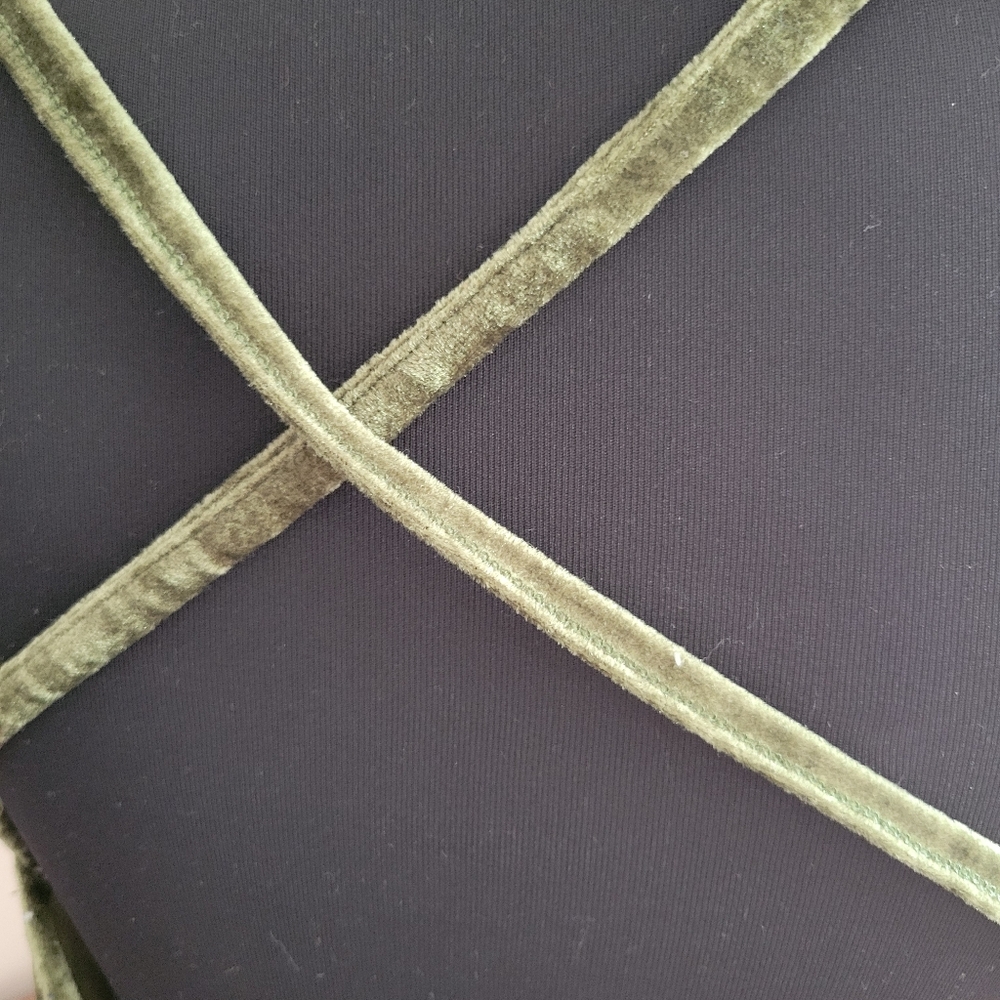 Emerald green velvety long gown - Picture 5 of 6